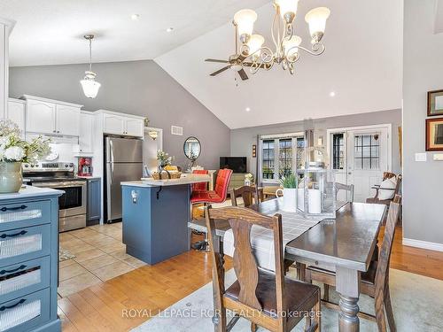 62 Springdale Dr, Kawartha Lakes, ON - Indoor Photo Showing Dining Room