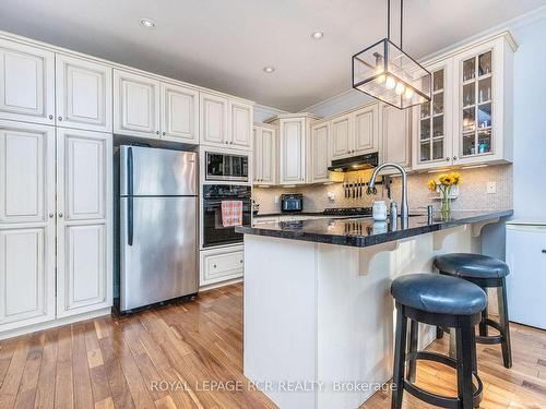 668 Cedar St, Shelburne, ON - Indoor Photo Showing Kitchen With Upgraded Kitchen