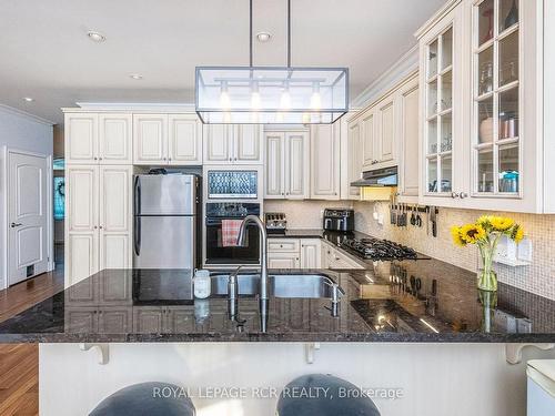 668 Cedar St, Shelburne, ON - Indoor Photo Showing Kitchen With Upgraded Kitchen