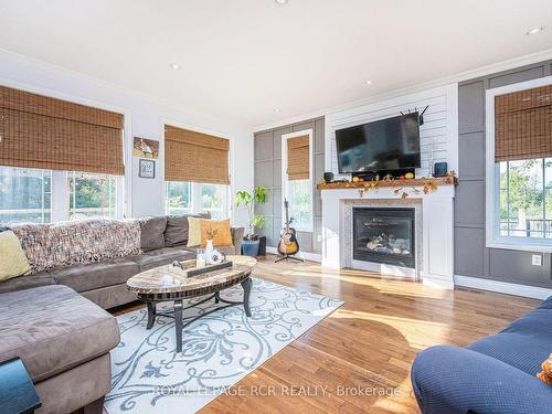 668 Cedar St, Shelburne, ON - Indoor Photo Showing Living Room With Fireplace