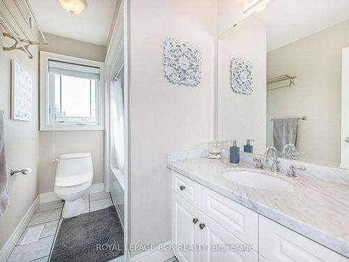 668 Cedar St, Shelburne, ON - Indoor Photo Showing Bathroom