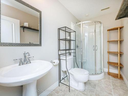 668 Cedar St, Shelburne, ON - Indoor Photo Showing Bathroom