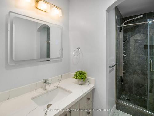 1787 Samuelson Circ, Mississauga, ON - Indoor Photo Showing Bathroom