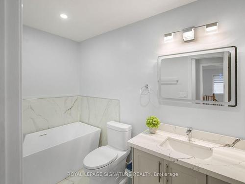 1787 Samuelson Circ, Mississauga, ON - Indoor Photo Showing Bathroom