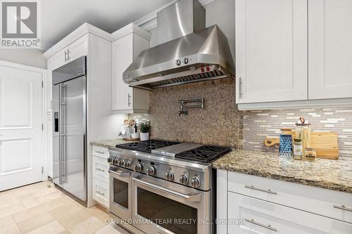 79 North Street, Whitby, ON - Indoor Photo Showing Kitchen With Upgraded Kitchen