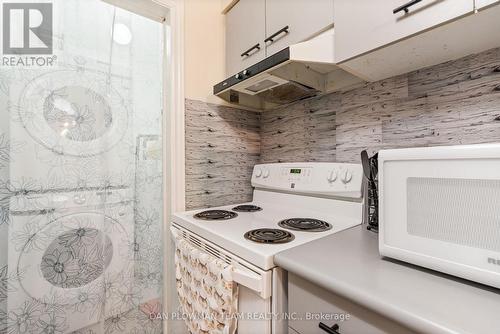 215 - 195 Lake Driveway W, Ajax, ON - Indoor Photo Showing Kitchen