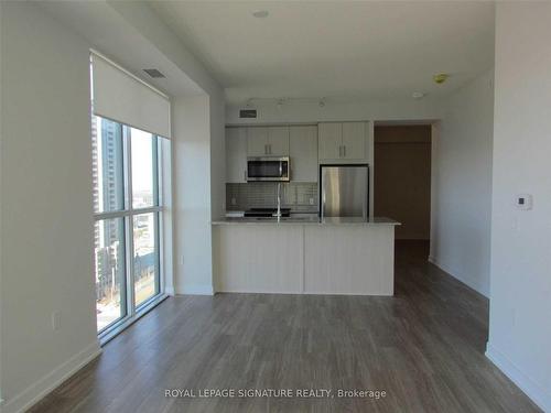 1902-4085 Parkside Village Dr, Mississauga, ON - Indoor Photo Showing Kitchen