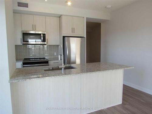 1902-4085 Parkside Village Dr, Mississauga, ON - Indoor Photo Showing Kitchen With Upgraded Kitchen