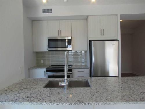 1902-4085 Parkside Village Dr, Mississauga, ON - Indoor Photo Showing Kitchen With Upgraded Kitchen