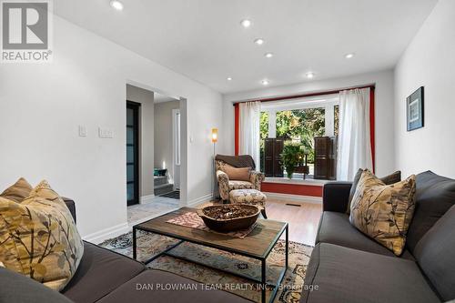 24 Belleview Drive, Orangeville, ON - Indoor Photo Showing Living Room