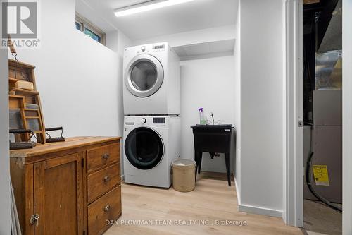 24 Belleview Drive, Orangeville, ON - Indoor Photo Showing Laundry Room