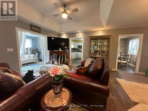 2 Driftwood Crescent, Kawartha Lakes, ON - Indoor Photo Showing Living Room