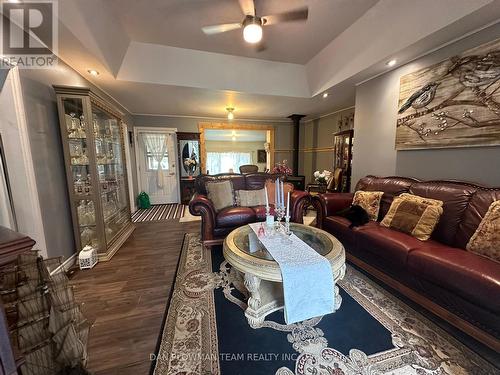 2 Driftwood Crescent, Kawartha Lakes, ON - Indoor Photo Showing Living Room