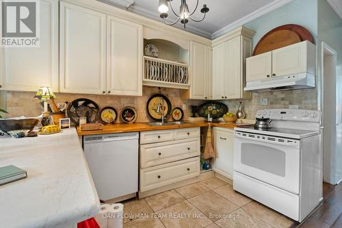 11 Isabel Street, Belleville, ON - Indoor Photo Showing Kitchen