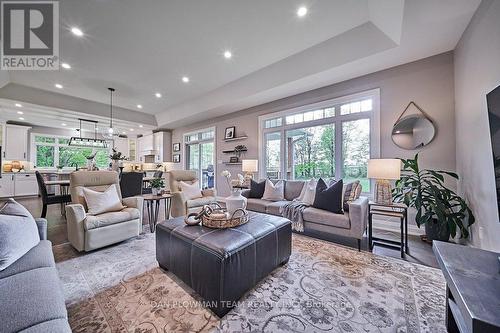 4605 Hancock Road, Clarington, ON - Indoor Photo Showing Living Room