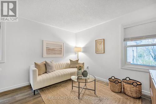 416 Sunnidale Road, Barrie, ON - Indoor Photo Showing Living Room