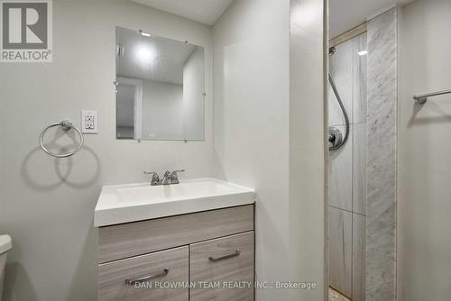 191 Simcoe Street S, Oshawa, ON - Indoor Photo Showing Bathroom