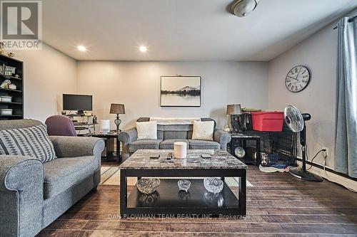 191 Simcoe Street S, Oshawa, ON - Indoor Photo Showing Living Room