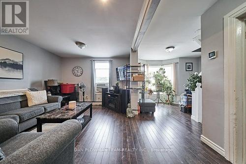 191 Simcoe Street S, Oshawa, ON - Indoor Photo Showing Living Room