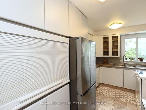 131-3040 Constitution Blvd, Mississauga, ON - Indoor Photo Showing Kitchen With Double Sink