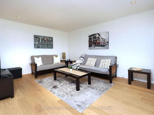 131-3040 Constitution Blvd, Mississauga, ON - Indoor Photo Showing Living Room