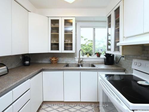 131-3040 Constitution Blvd, Mississauga, ON - Indoor Photo Showing Kitchen With Double Sink