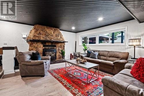 7180 Woodington Road, Niagara Falls, ON - Indoor Photo Showing Living Room With Fireplace