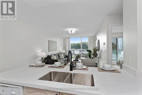 816 - 68 Grangeway Avenue, Toronto (Woburn), ON - Indoor Photo Showing Kitchen With Double Sink