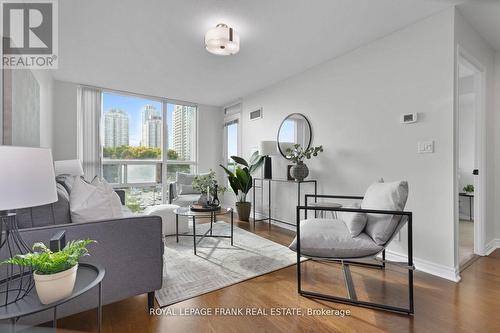 816 - 68 Grangeway Avenue, Toronto (Woburn), ON - Indoor Photo Showing Living Room