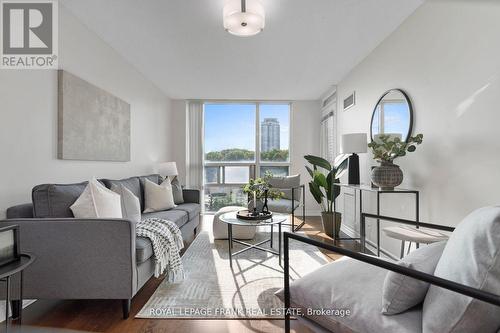 816 - 68 Grangeway Avenue, Toronto (Woburn), ON - Indoor Photo Showing Living Room