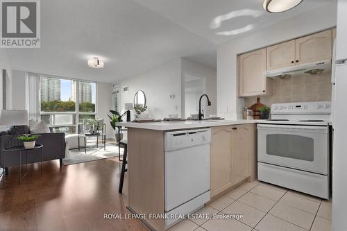 816 - 68 Grangeway Avenue, Toronto (Woburn), ON - Indoor Photo Showing Kitchen