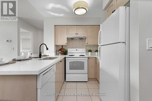 816 - 68 Grangeway Avenue, Toronto (Woburn), ON - Indoor Photo Showing Kitchen With Double Sink