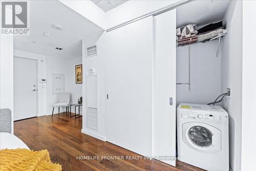 514 - 32 Trolley Crescent W, Toronto, ON - Indoor Photo Showing Laundry Room