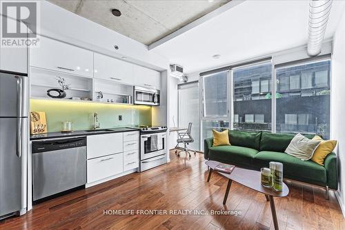 514 - 32 Trolley Crescent W, Toronto, ON - Indoor Photo Showing Kitchen With Stainless Steel Kitchen With Upgraded Kitchen