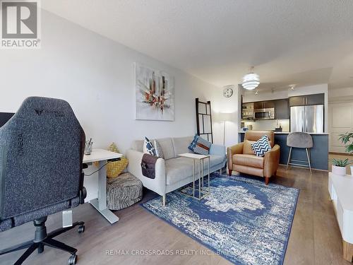 624 - 35 Bastion Street, Toronto, ON - Indoor Photo Showing Living Room