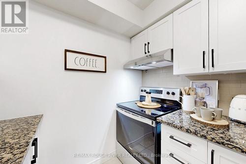 515 - 60 Town Centre Court, Toronto, ON - Indoor Photo Showing Kitchen