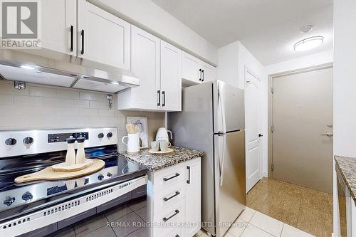 515 - 60 Town Centre Court, Toronto, ON - Indoor Photo Showing Kitchen With Stainless Steel Kitchen With Upgraded Kitchen