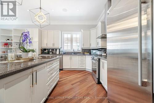 350 Via Romano Boulevard, Vaughan, ON - Indoor Photo Showing Kitchen