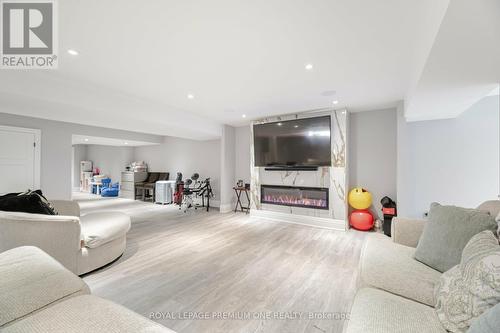 350 Via Romano Boulevard, Vaughan, ON - Indoor Photo Showing Living Room