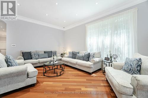 350 Via Romano Boulevard, Vaughan, ON - Indoor Photo Showing Living Room