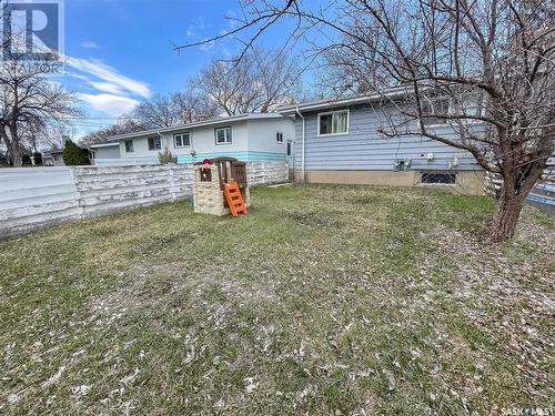 1540 Bell Street E, Swift Current, SK - Outdoor