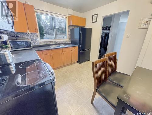 1540 Bell Street E, Swift Current, SK - Indoor Photo Showing Kitchen With Double Sink