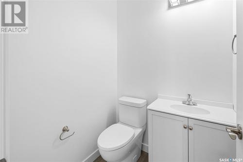 2511 Woodward Avenue, Saskatoon, SK - Indoor Photo Showing Bathroom