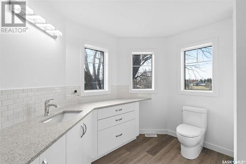 2511 Woodward Avenue, Saskatoon, SK - Indoor Photo Showing Bathroom