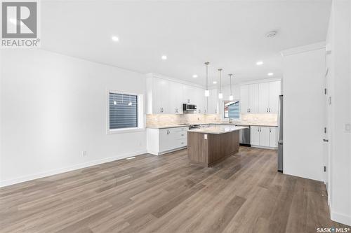 2511 Woodward Avenue, Saskatoon, SK - Indoor Photo Showing Kitchen With Upgraded Kitchen