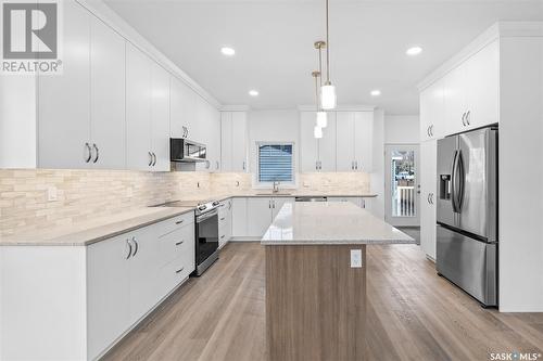 2511 Woodward Avenue, Saskatoon, SK - Indoor Photo Showing Kitchen With Upgraded Kitchen