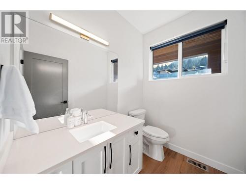 1901 Qu'Appelle Boulevard Unit# 102, Kamloops, BC - Indoor Photo Showing Bathroom