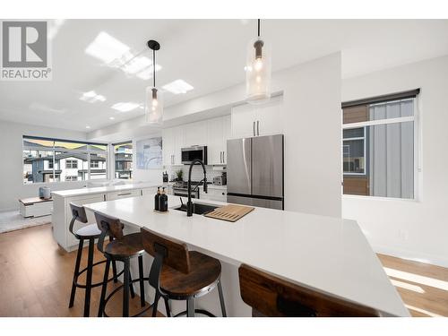 1901 Qu'Appelle Boulevard Unit# 102, Kamloops, BC - Indoor Photo Showing Kitchen With Upgraded Kitchen