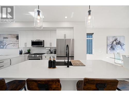 1901 Qu'Appelle Boulevard Unit# 102, Kamloops, BC - Indoor Photo Showing Kitchen With Double Sink With Upgraded Kitchen