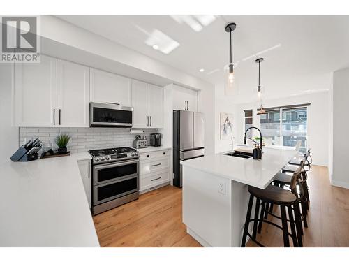 1901 Qu'Appelle Boulevard Unit# 102, Kamloops, BC - Indoor Photo Showing Kitchen With Upgraded Kitchen